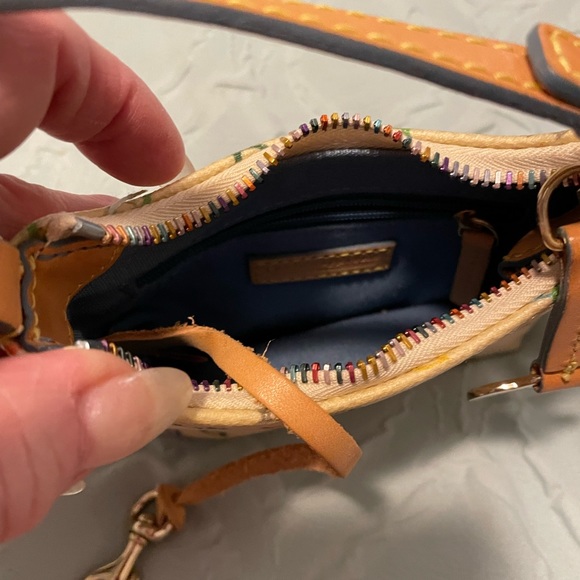 COPY - Dooney & Burke Bitsy Bag - Picture 2 of 4